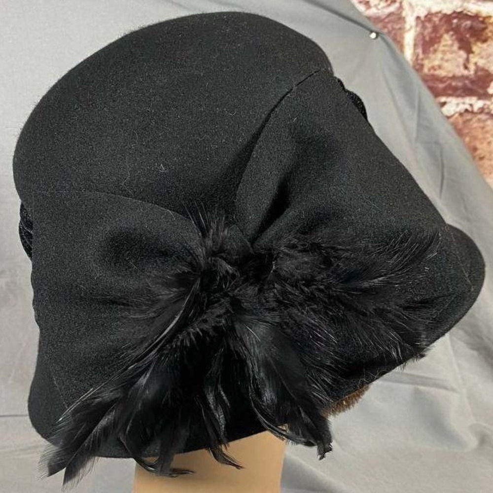 August Accessories Cloche Hat Women OS Black Wool Feather Velvet Bow VTG Style